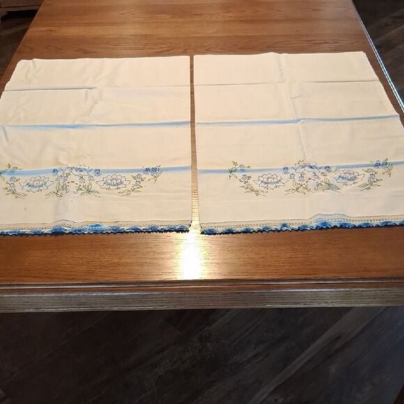 Pair of Beautiful Floral Pillowcases With Crocheted Trim. - Picture 1 of 5
